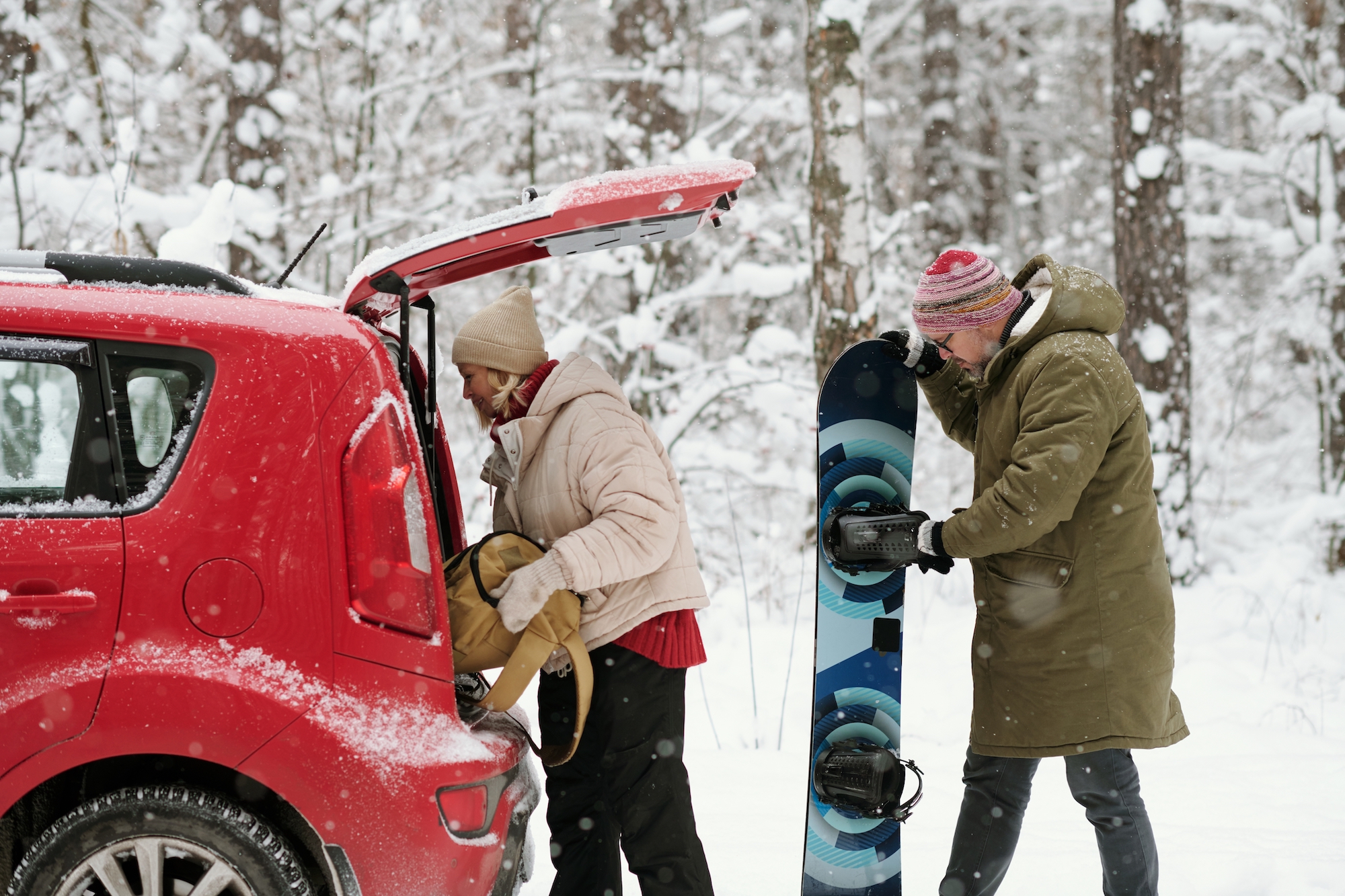 prevážať snowboard alebo lyže v aute nie je bezpečné